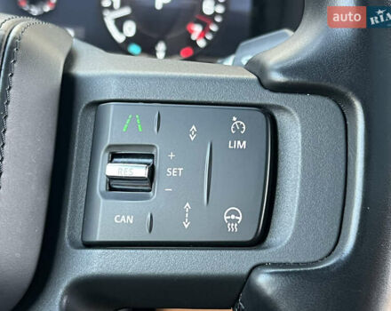 Чорний Ленд Ровер Дефендер, об'ємом двигуна 3 л та пробігом 72 тис. км за 83500 $, фото 47 на Automoto.ua