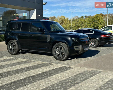 Чорний Ленд Ровер Дефендер, об'ємом двигуна 2 л та пробігом 47 тис. км за 75900 $, фото 2 на Automoto.ua