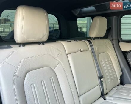 Чорний Ленд Ровер Дефендер, об'ємом двигуна 3 л та пробігом 113 тис. км за 66900 $, фото 22 на Automoto.ua