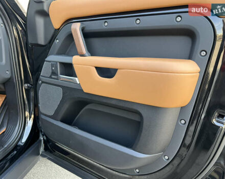 Чорний Ленд Ровер Дефендер, об'ємом двигуна 3 л та пробігом 72 тис. км за 83500 $, фото 35 на Automoto.ua