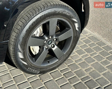 Чорний Ленд Ровер Дефендер, об'ємом двигуна 2 л та пробігом 47 тис. км за 75900 $, фото 18 на Automoto.ua