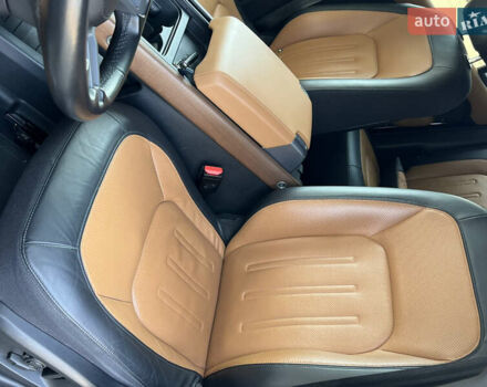 Чорний Ленд Ровер Дефендер, об'ємом двигуна 3 л та пробігом 72 тис. км за 83500 $, фото 28 на Automoto.ua