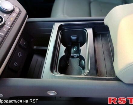 Черный Ленд Ровер Дефендер, объемом двигателя 3 л и пробегом 99 тыс. км за 62500 $, фото 9 на Automoto.ua