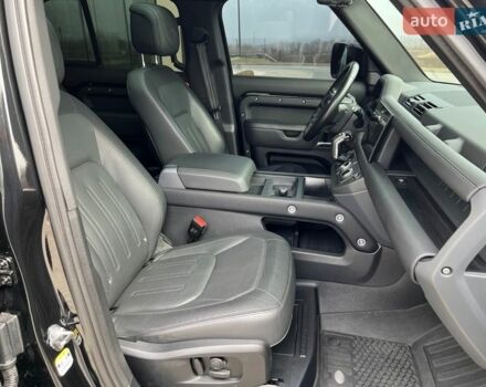 Чорний Ленд Ровер Дефендер, об'ємом двигуна 3 л та пробігом 105 тис. км за 73900 $, фото 32 на Automoto.ua