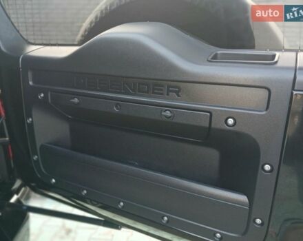 Чорний Ленд Ровер Дефендер, об'ємом двигуна 3 л та пробігом 99 тис. км за 59800 $, фото 41 на Automoto.ua