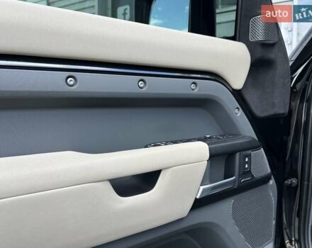 Чорний Ленд Ровер Дефендер, об'ємом двигуна 3 л та пробігом 113 тис. км за 66900 $, фото 20 на Automoto.ua