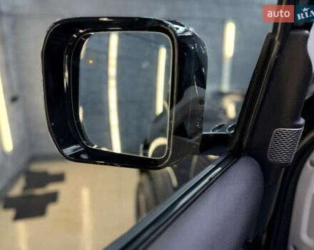 Черный Ленд Ровер Дефендер, объемом двигателя 3 л и пробегом 166 тыс. км за 60000 $, фото 15 на Automoto.ua