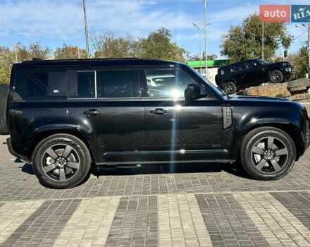 Чорний Ленд Ровер Дефендер, об'ємом двигуна 2 л та пробігом 47 тис. км за 75900 $, фото 3 на Automoto.ua