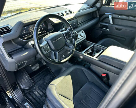 Чорний Ленд Ровер Дефендер, об'ємом двигуна 2 л та пробігом 47 тис. км за 75900 $, фото 7 на Automoto.ua
