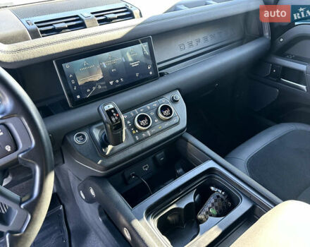 Чорний Ленд Ровер Дефендер, об'ємом двигуна 2 л та пробігом 47 тис. км за 75900 $, фото 9 на Automoto.ua