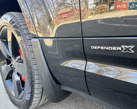 Чорний Ленд Ровер Дефендер, об'ємом двигуна 3 л та пробігом 72 тис. км за 83500 $, фото 12 на Automoto.ua