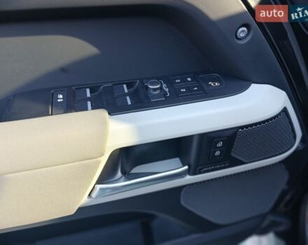 Чорний Ленд Ровер Дефендер, об'ємом двигуна 3 л та пробігом 99 тис. км за 59800 $, фото 22 на Automoto.ua