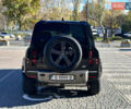 Чорний Ленд Ровер Дефендер, об'ємом двигуна 2 л та пробігом 47 тис. км за 75900 $, фото 5 на Automoto.ua