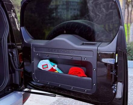 Черный Ленд Ровер Дефендер, объемом двигателя 3 л и пробегом 70 тыс. км за 75000 $, фото 27 на Automoto.ua