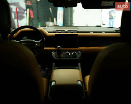 Ленд Ровер Дефендер 2022 у Києві на Automoto.ua Чорний Ленд Ровер Дефендер, об'ємом двигуна 5 л та пробігом 42 тис. км за 134900 $, фото 31 на Automoto.ua