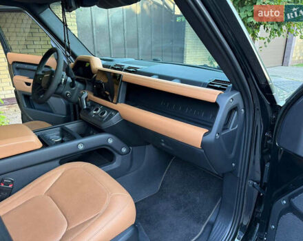 Черный Ленд Ровер Дефендер, объемом двигателя 5 л и пробегом 19 тыс. км за 138500 $, фото 19 на Automoto.ua