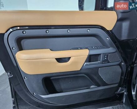 Черный Ленд Ровер Дефендер, объемом двигателя 3 л и пробегом 23 тыс. км за 99999 $, фото 29 на Automoto.ua