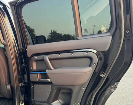 Черный Ленд Ровер Дефендер, объемом двигателя 3 л и пробегом 86 тыс. км за 81000 $, фото 27 на Automoto.ua