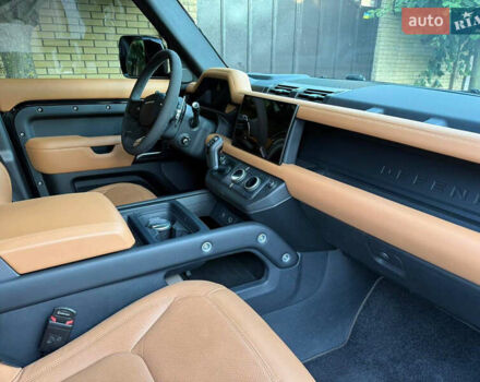 Черный Ленд Ровер Дефендер, объемом двигателя 5 л и пробегом 19 тыс. км за 138500 $, фото 20 на Automoto.ua