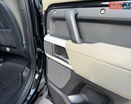 Черный Ленд Ровер Дефендер, объемом двигателя 3 л и пробегом 72 тыс. км за 75999 $, фото 107 на Automoto.ua