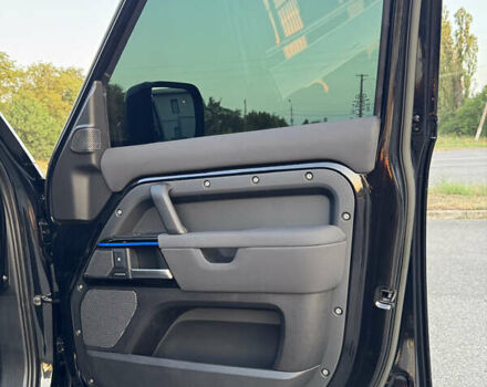 Черный Ленд Ровер Дефендер, объемом двигателя 3 л и пробегом 86 тыс. км за 81000 $, фото 30 на Automoto.ua