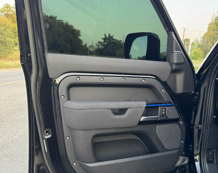 Черный Ленд Ровер Дефендер, объемом двигателя 3 л и пробегом 86 тыс. км за 81000 $, фото 15 на Automoto.ua