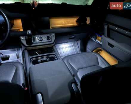 Черный Ленд Ровер Дефендер, объемом двигателя 3 л и пробегом 86 тыс. км за 81000 $, фото 46 на Automoto.ua