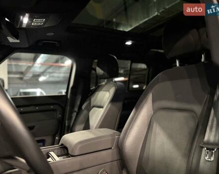 Черный Ленд Ровер Дефендер, объемом двигателя 3 л и пробегом 39 тыс. км за 82900 $, фото 16 на Automoto.ua