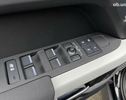 Чорний Ленд Ровер Дефендер, об'ємом двигуна 3 л та пробігом 6 тис. км за 89900 $, фото 15 на Automoto.ua