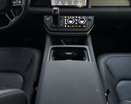 Черный Ленд Ровер Дефендер, объемом двигателя 3 л и пробегом 86 тыс. км за 81000 $, фото 35 на Automoto.ua