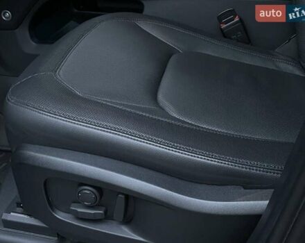 Черный Ленд Ровер Дефендер, объемом двигателя 3 л и пробегом 80 тыс. км за 84900 $, фото 29 на Automoto.ua