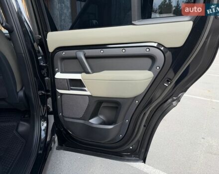 Черный Ленд Ровер Дефендер, объемом двигателя 3 л и пробегом 72 тыс. км за 75999 $, фото 106 на Automoto.ua