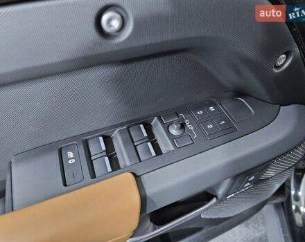 Черный Ленд Ровер Дефендер, объемом двигателя 3 л и пробегом 23 тыс. км за 99999 $, фото 30 на Automoto.ua