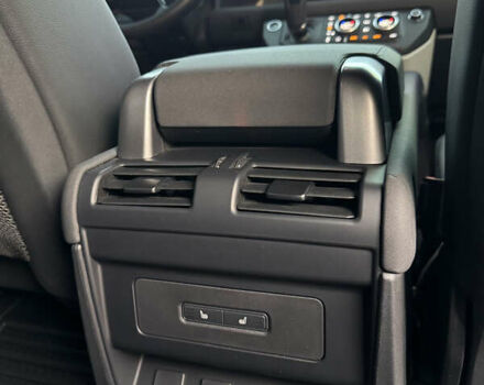 Черный Ленд Ровер Дефендер, объемом двигателя 3 л и пробегом 86 тыс. км за 81000 $, фото 29 на Automoto.ua