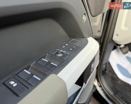 Черный Ленд Ровер Дефендер, объемом двигателя 3 л и пробегом 72 тыс. км за 75999 $, фото 118 на Automoto.ua