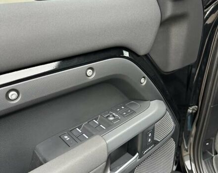 Черный Ленд Ровер Дефендер, объемом двигателя 3 л и пробегом 80 тыс. км за 84900 $, фото 12 на Automoto.ua