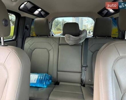 Черный Ленд Ровер Дефендер, объемом двигателя 3 л и пробегом 70 тыс. км за 75000 $, фото 24 на Automoto.ua