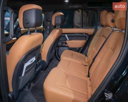 Черный Ленд Ровер Дефендер, объемом двигателя 5 л и пробегом 16 тыс. км за 140000 $, фото 10 на Automoto.ua