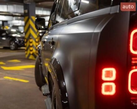 Черный Ленд Ровер Дефендер, объемом двигателя 5 л и пробегом 16 тыс. км за 140000 $, фото 5 на Automoto.ua