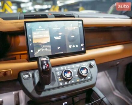 Черный Ленд Ровер Дефендер, объемом двигателя 5 л и пробегом 16 тыс. км за 140000 $, фото 20 на Automoto.ua