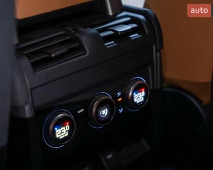 Черный Ленд Ровер Дефендер, объемом двигателя 5 л и пробегом 16 тыс. км за 140000 $, фото 21 на Automoto.ua