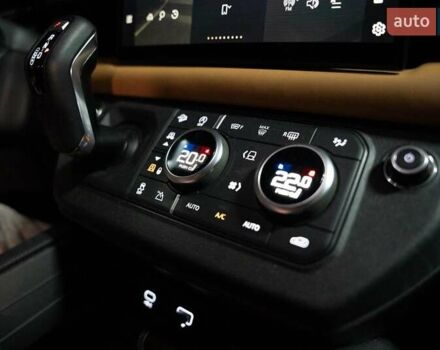 Черный Ленд Ровер Дефендер, объемом двигателя 5 л и пробегом 16 тыс. км за 140000 $, фото 13 на Automoto.ua