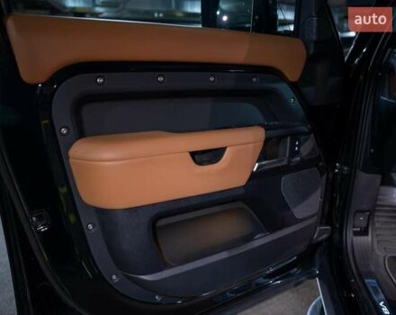 Черный Ленд Ровер Дефендер, объемом двигателя 5 л и пробегом 16 тыс. км за 140000 $, фото 23 на Automoto.ua