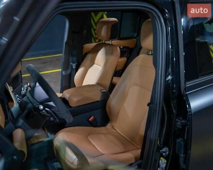 Черный Ленд Ровер Дефендер, объемом двигателя 5 л и пробегом 16 тыс. км за 140000 $, фото 9 на Automoto.ua