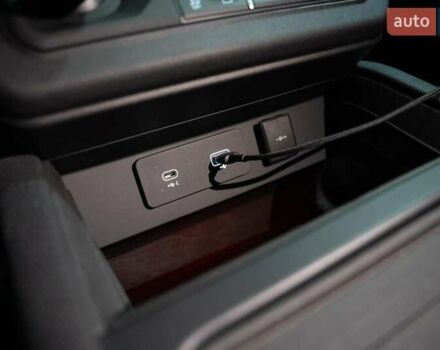 Черный Ленд Ровер Дефендер, объемом двигателя 5 л и пробегом 16 тыс. км за 140000 $, фото 24 на Automoto.ua