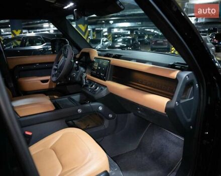 Черный Ленд Ровер Дефендер, объемом двигателя 5 л и пробегом 16 тыс. км за 140000 $, фото 12 на Automoto.ua