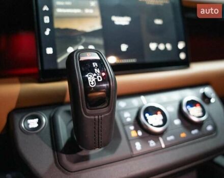 Черный Ленд Ровер Дефендер, объемом двигателя 5 л и пробегом 16 тыс. км за 140000 $, фото 17 на Automoto.ua