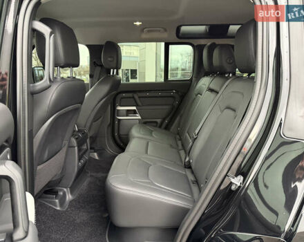 Черный Ленд Ровер Дефендер, объемом двигателя 3 л и пробегом 21 тыс. км за 87000 $, фото 24 на Automoto.ua