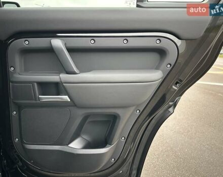 Чорний Ленд Ровер Дефендер, об'ємом двигуна 3 л та пробігом 14 тис. км за 112500 $, фото 25 на Automoto.ua