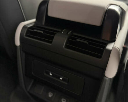 Черный Ленд Ровер Дефендер, объемом двигателя 3 л и пробегом 26 тыс. км за 97000 $, фото 40 на Automoto.ua